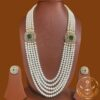 Side pendant pearl necklaces