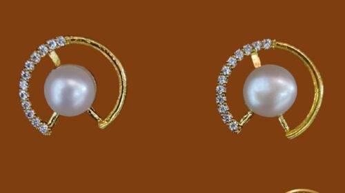 Button Pearl Stud