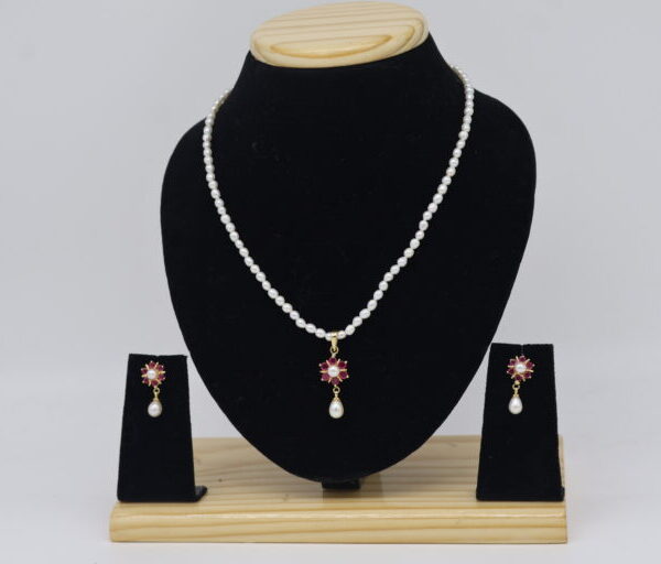 Alternative view of Single Line Pearl Necklace Set