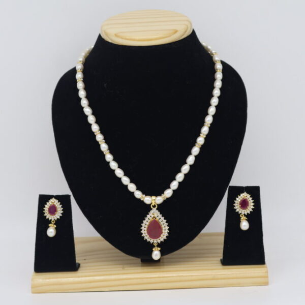 Alternative view of Single Row Pearls Set