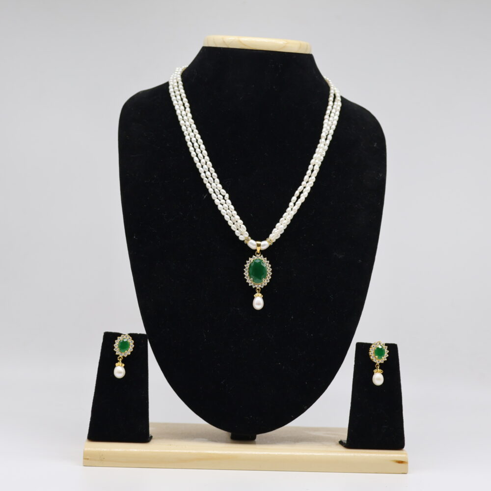Pearl & Emerald Pendant Necklace Set - Image 2
