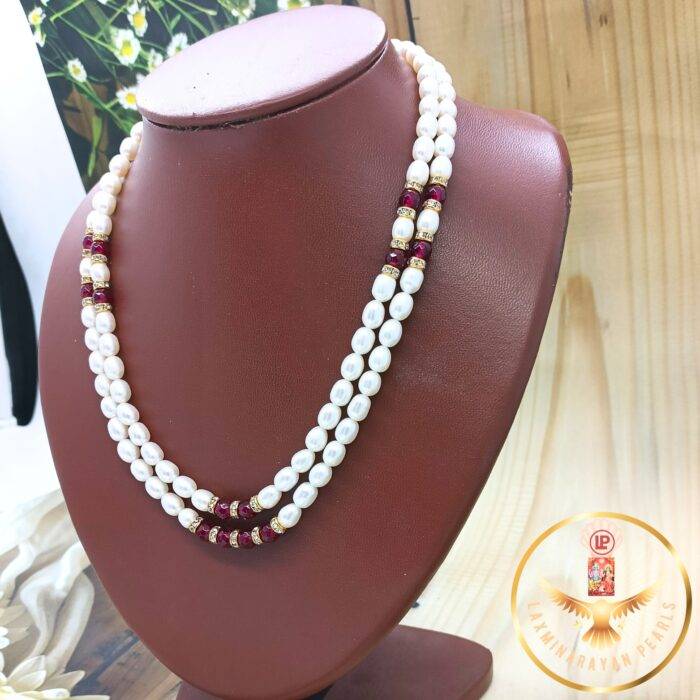 Double layer pearl necklaces