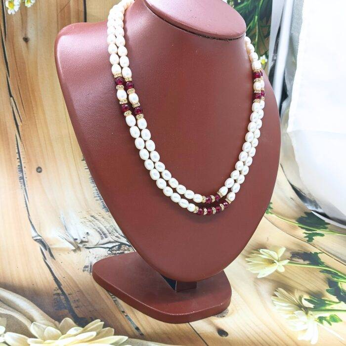 Double layer pearl necklaces