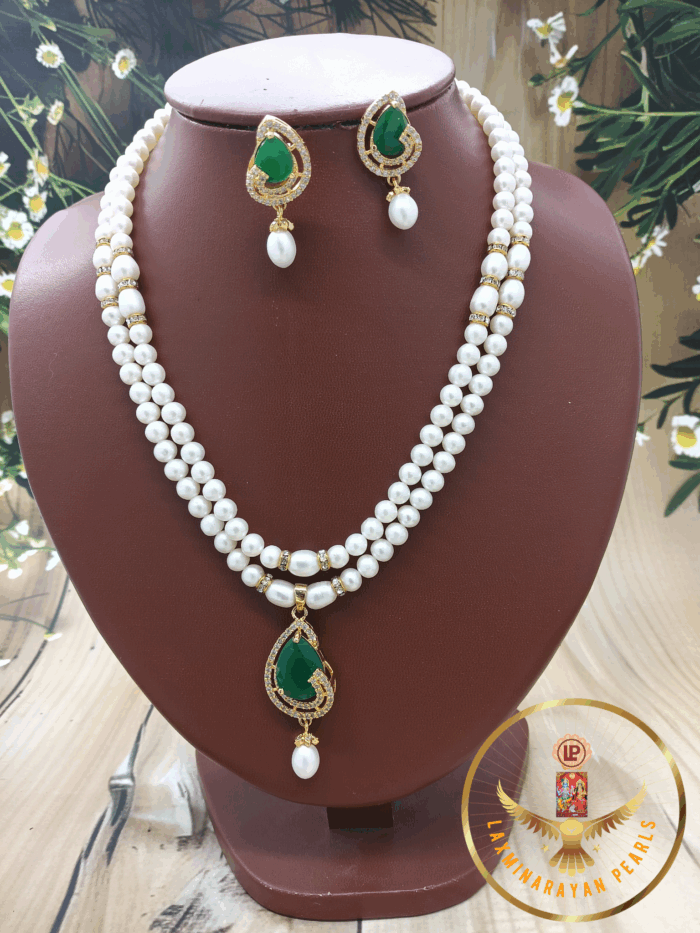 Green Pendant Pearl Necklace