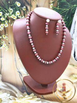 Single layer pearl necklaces