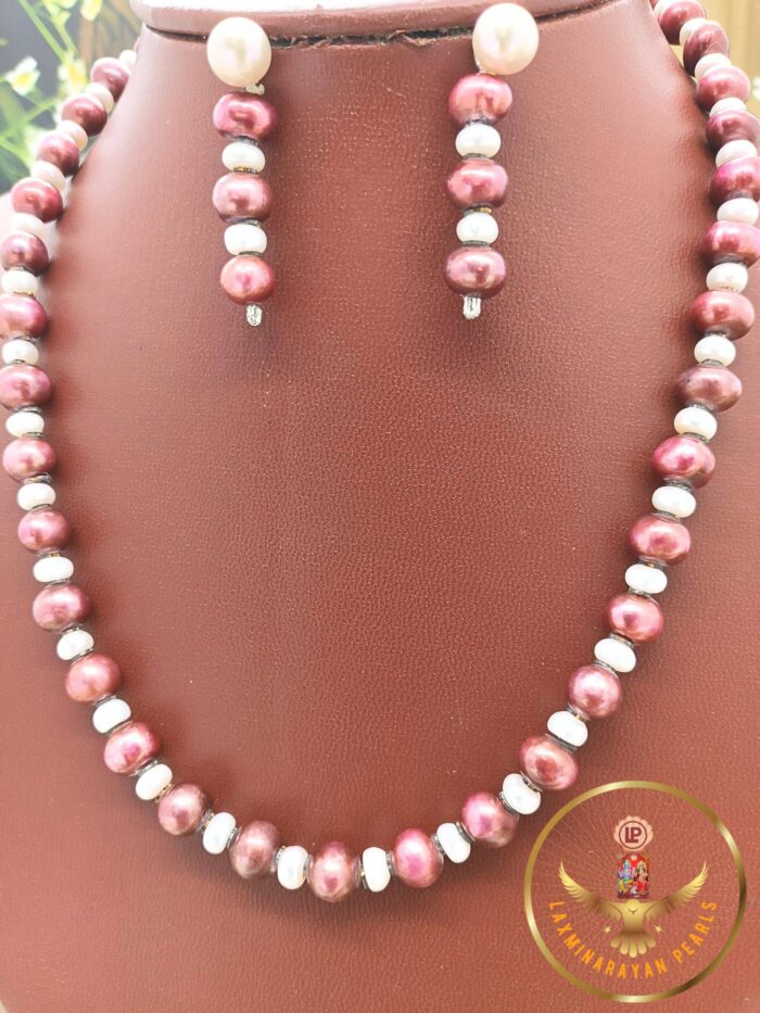 Single layer pearl necklaces