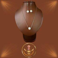pearls pendent
