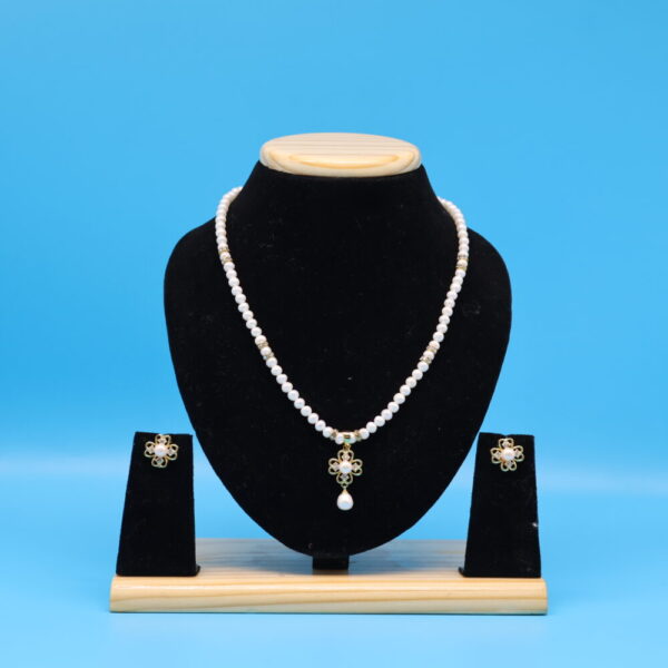 Alternative view of Elegant Single Row Pendant Pearl necklace Set