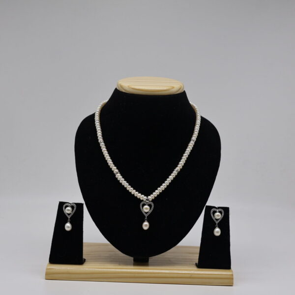 Alternative view of Single Line Pendant Pearl Necklace Set