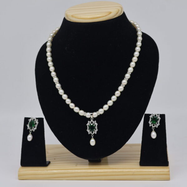 Alternative view of Single Row Pendant Pearl Set