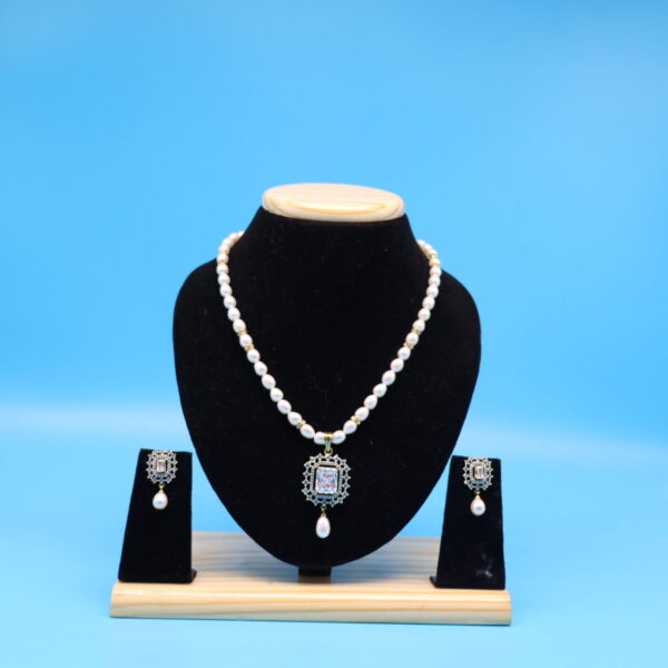 Alternative view of Single Line Oval Pearl Necklace Set