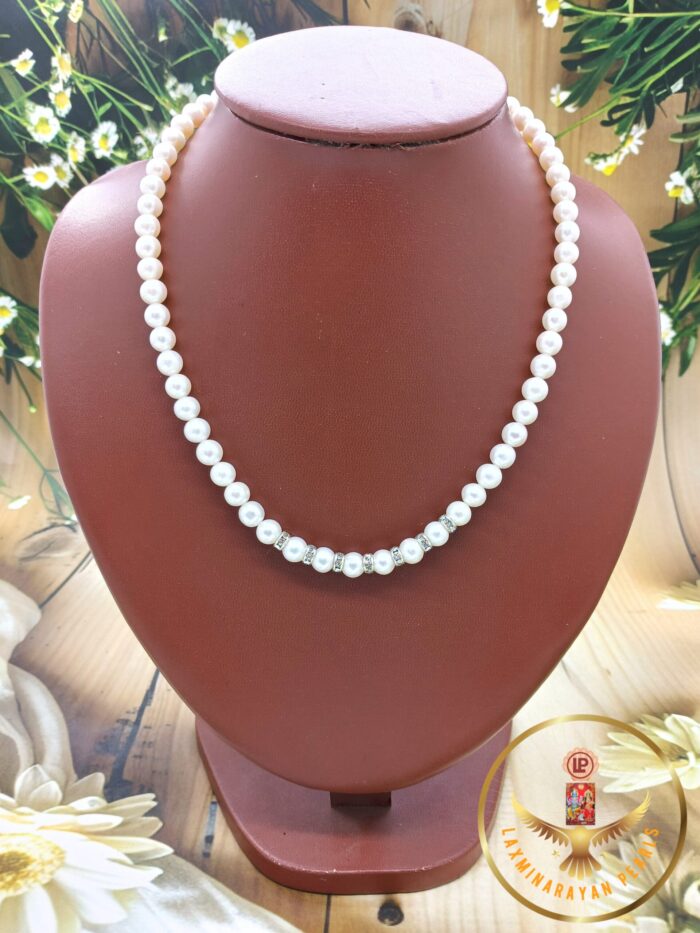 Single layer pearl necklaces