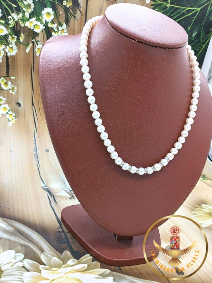 Single layer pearl necklaces