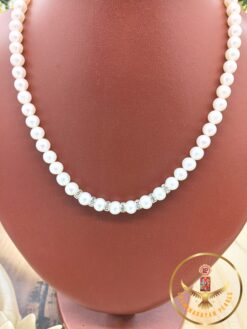 Single layer pearl necklaces