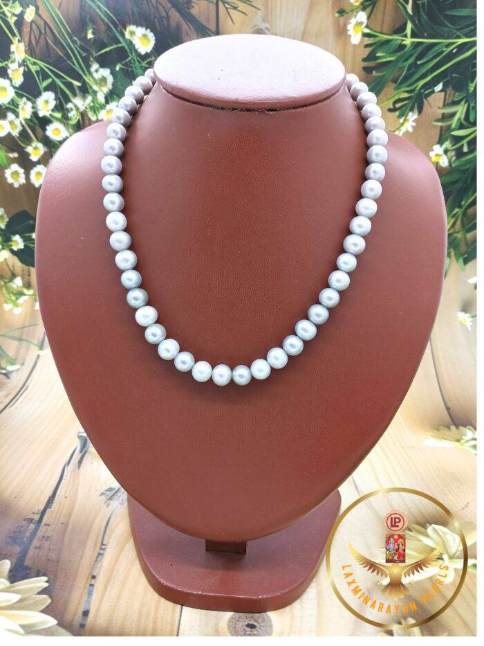 Single layer pearl necklaces