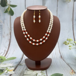 Double layer pearl necklaces