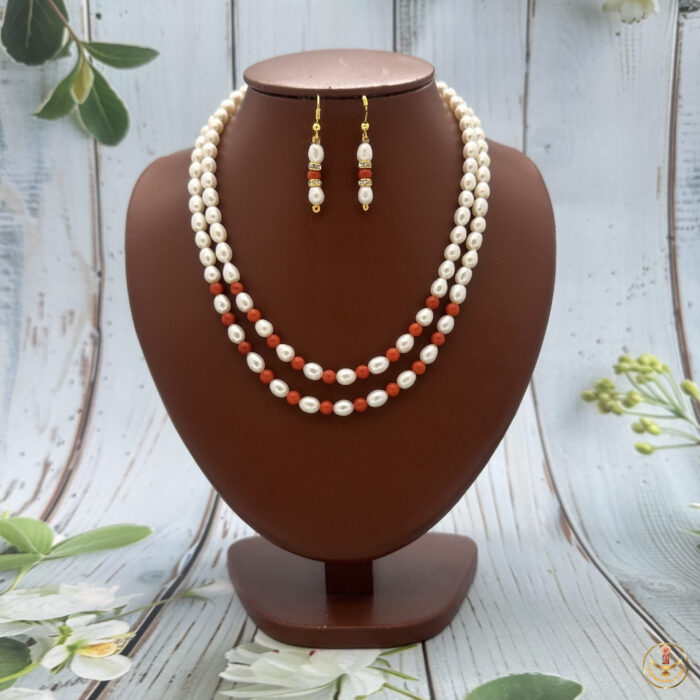 Double layer pearl necklaces