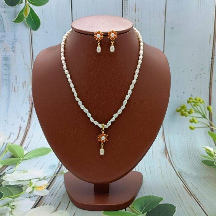 Pendant pearl necklace