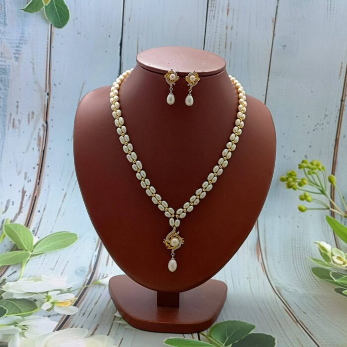 Pendant pearl necklace