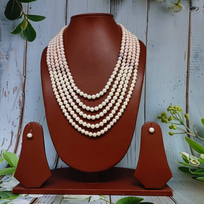 Four layer pearls necklace set