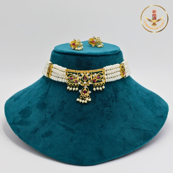 Alternative view of Pearl Choker Set