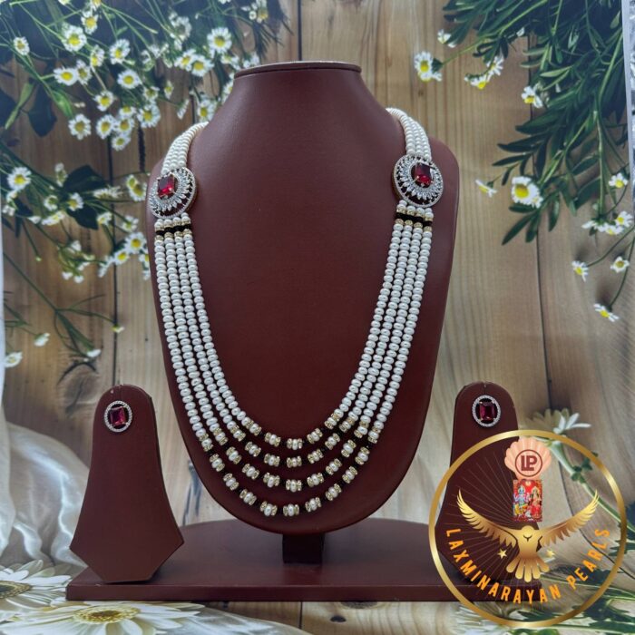 Side pendant pearl necklaces