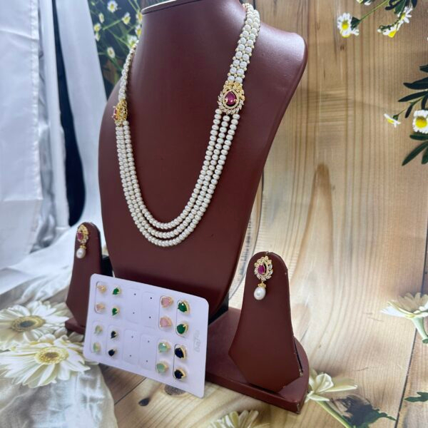 Side pendant pearl necklace