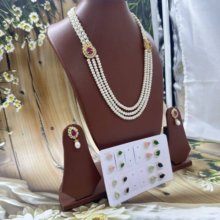Side pendant pearl necklace
