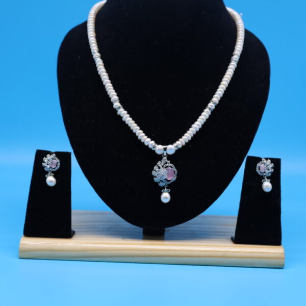 Alternative view of Single Layer Real Pearl Set
