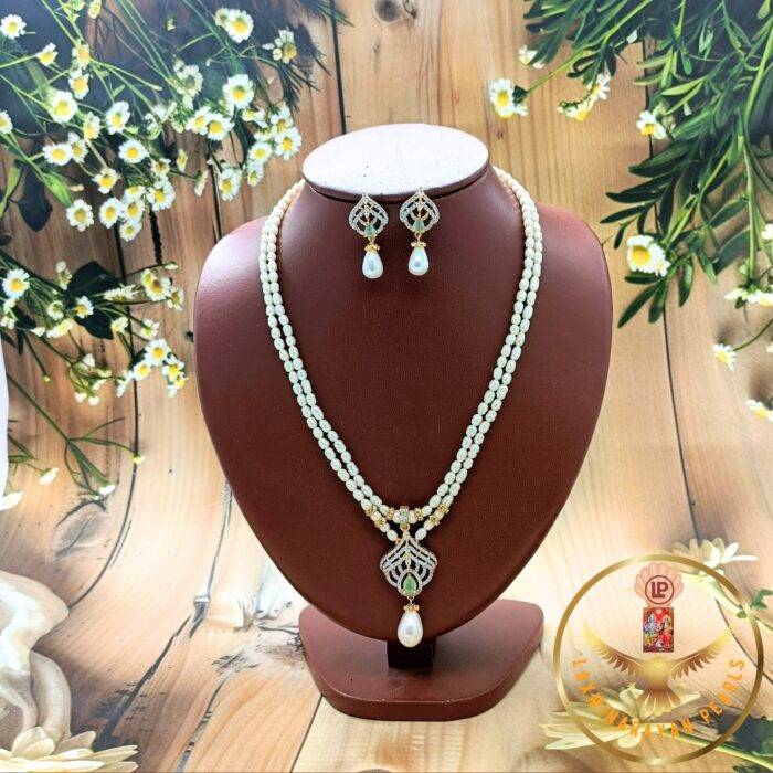 Two layered pearl pendant necklaces