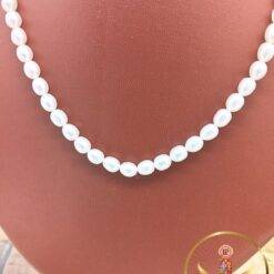 Single layer pearl necklaces