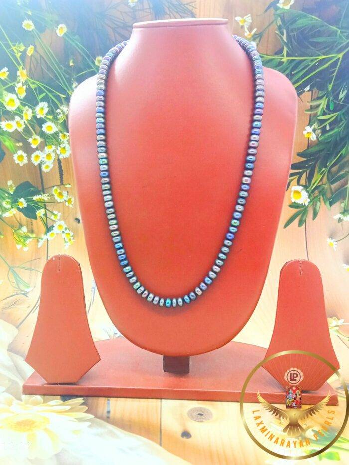 Single layer pearl necklaces