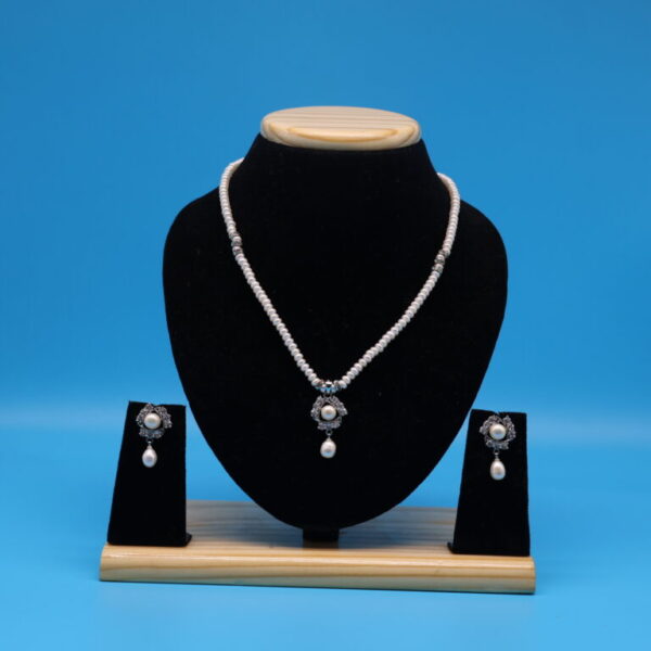 Alternative view of Single Line Pearl Necklace Pendant Set