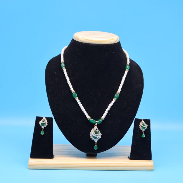 Alternative view of Emerald stone pendant Necklace