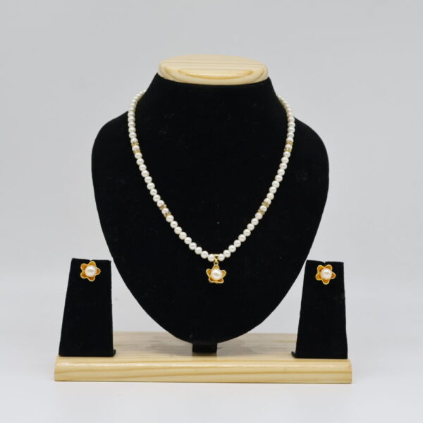 Alternative view of Single layer pendant necklace set