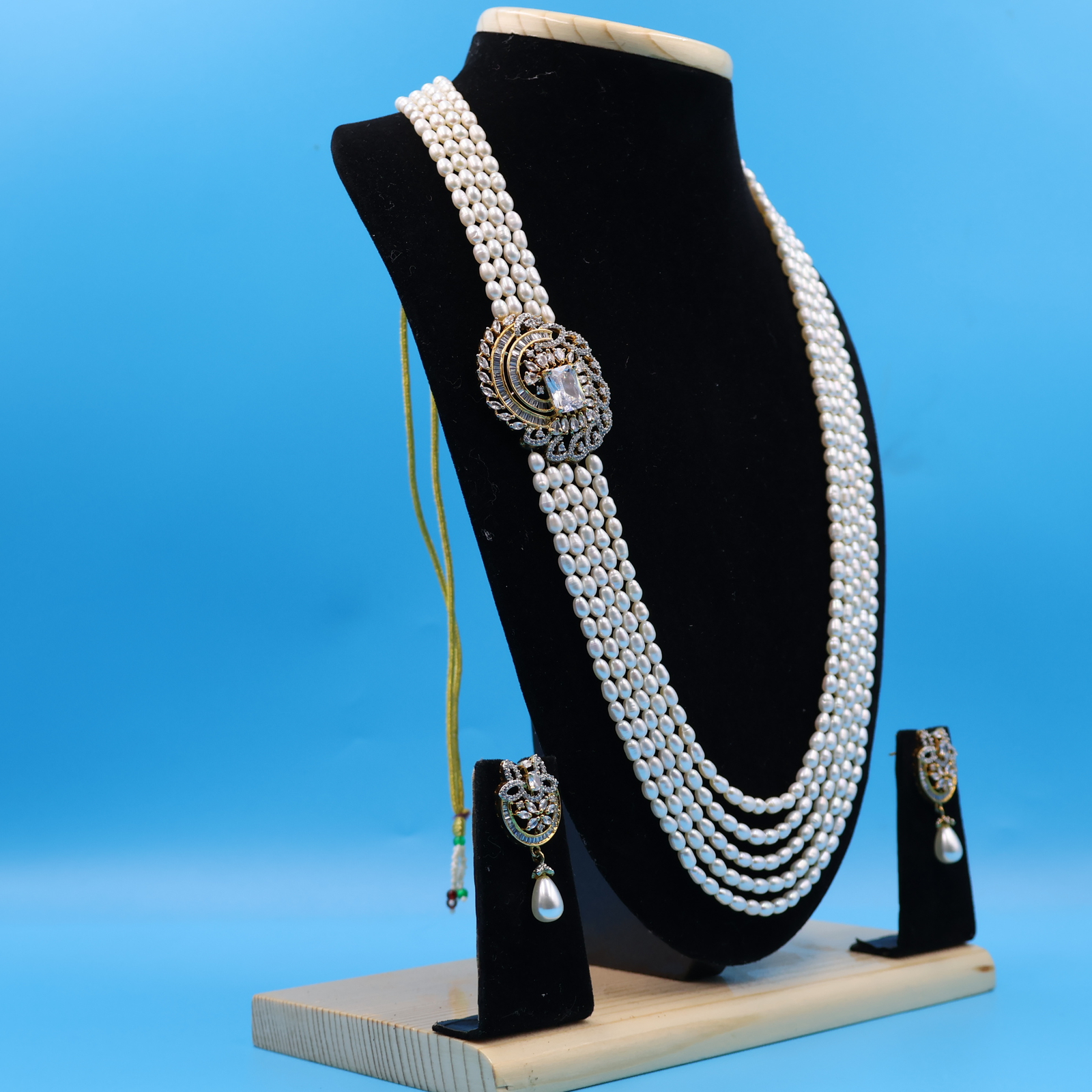 side brooch - Image 3