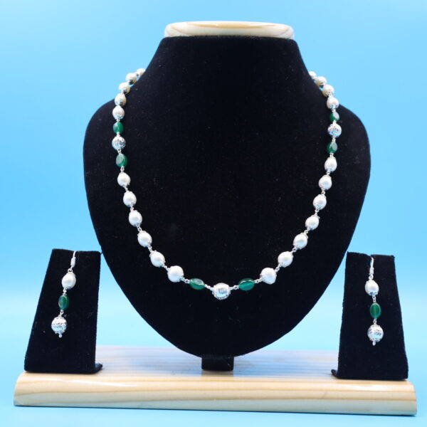 Alternative view of Emerald Pearl Taar Mala