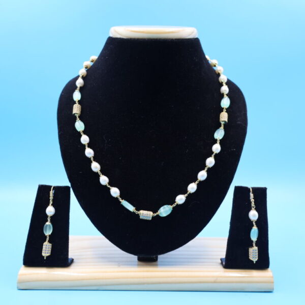 Alternative view of Emerald Nakshi Pearl Necklace
