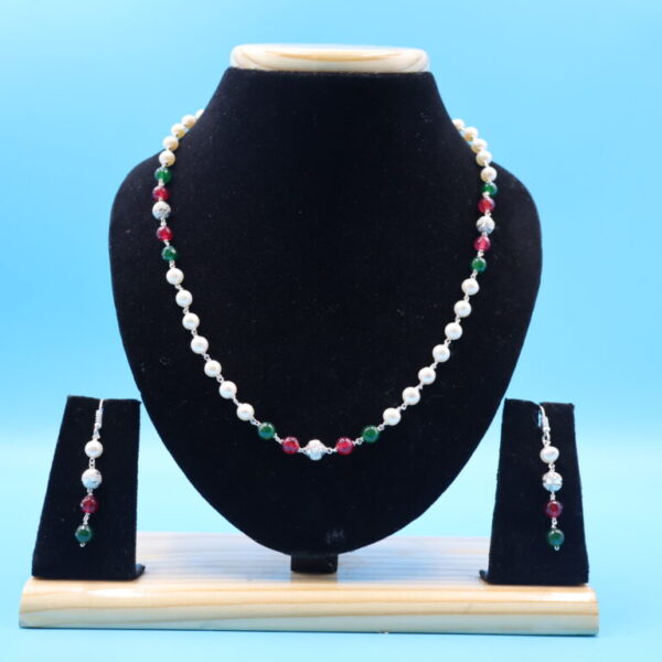 Alternative view of Pearl Taar Mala
