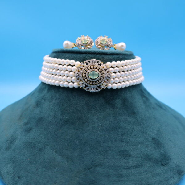 Alternative view of CZ Emerald Pearl Choker
