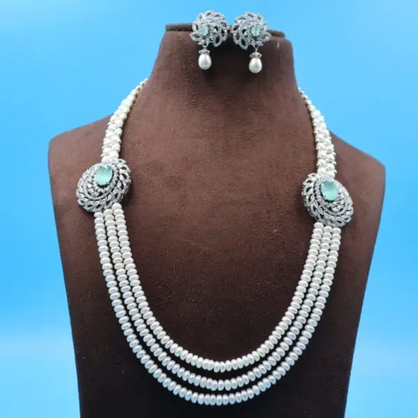 Alternative view of 5 in 1 Changable Side brooch Button Pearl Necklace