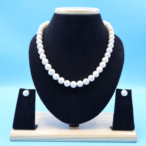 Alternative view of Single line Pearl Necklace
