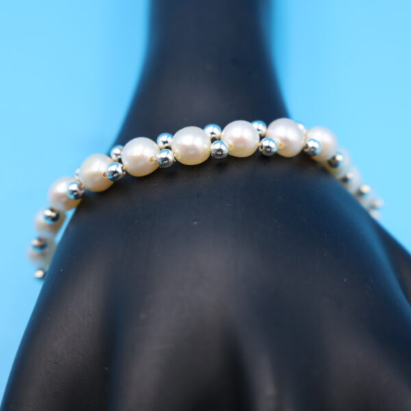 Alternative view of Single Layer Pearl Bracelet