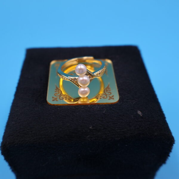 Alternative view of Pearl Finger Ring