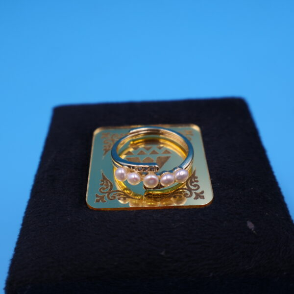 Alternative view of Pearl Finger Ring