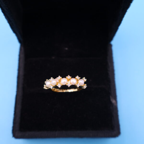 Alternative view of Pearl Finger Ring