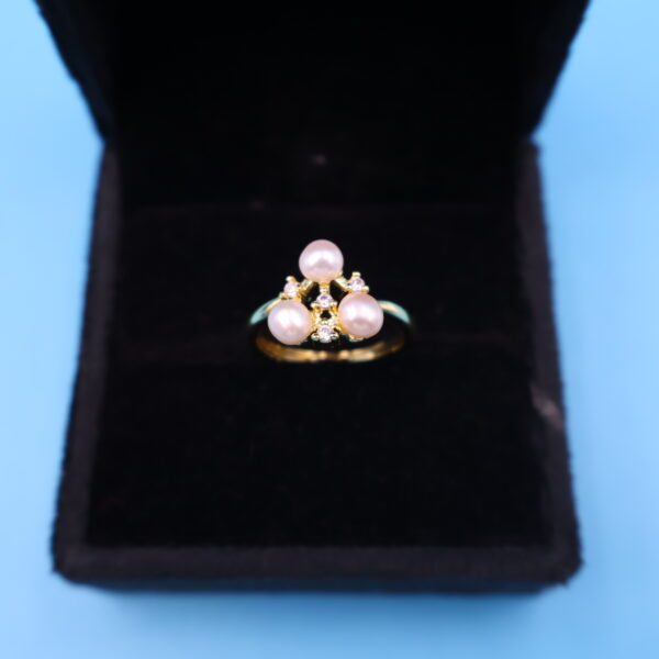 Alternative view of Pearl Finger Ring