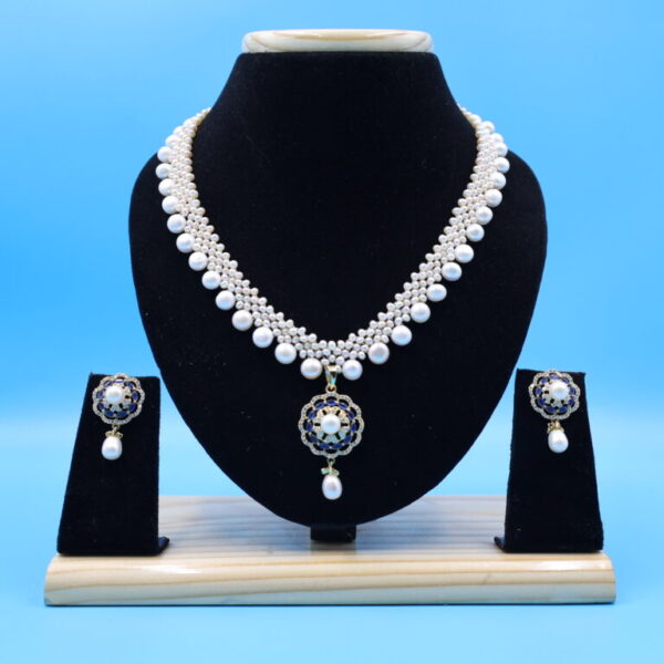 Alternative view of Pendent Jali Pearl Necklace