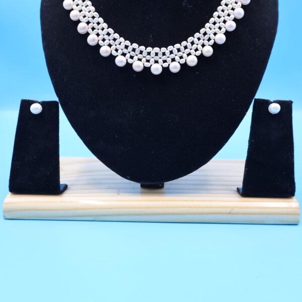 Jali Pearl Necklace - Image 4