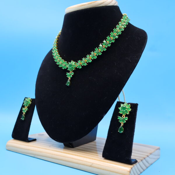 Alternative view of Emerlad stone necklace